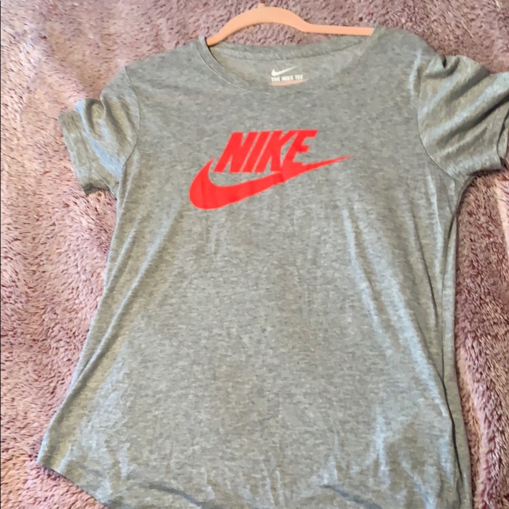 Nike T-shirt - Orange swoosh